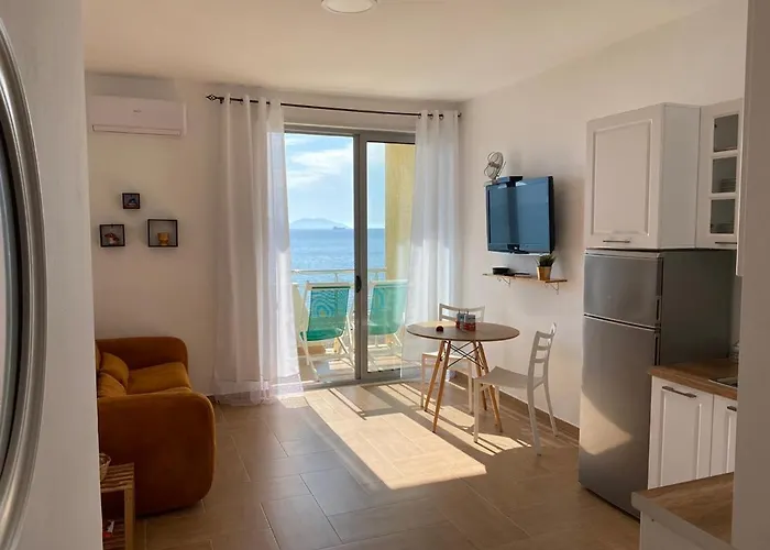 Modern Apartment In Lungomare, Vlore