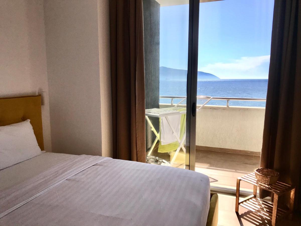 Modern In Lungomare, * Vlore